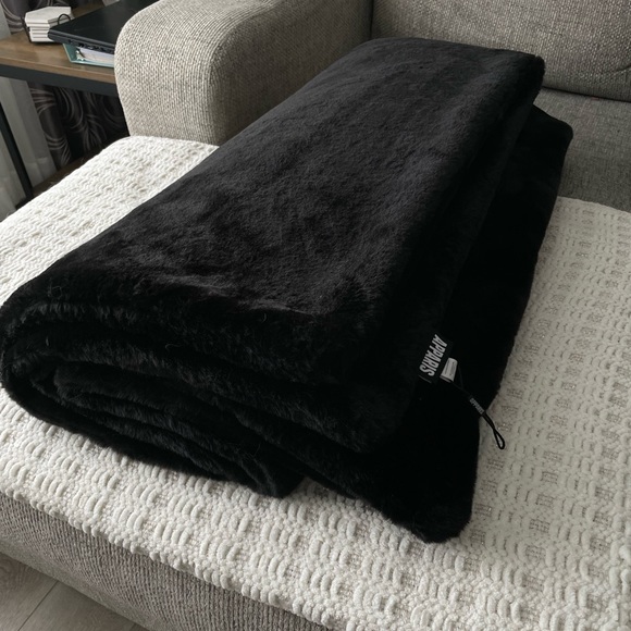 Apparis Black Throw Blanket - Picture 5 of 5